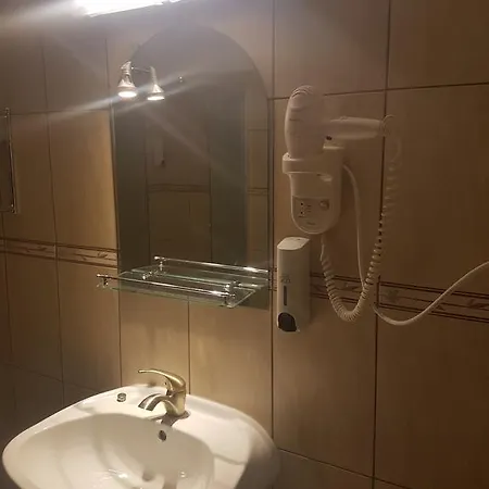 Golden Moments 招待所 *