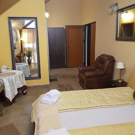 招待所 Golden Moments