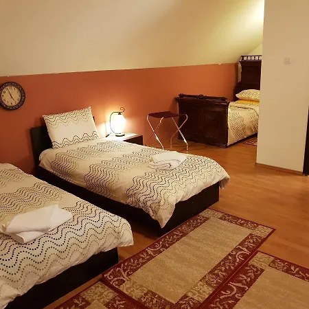 招待所 Golden Moments