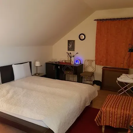 招待所 Golden Moments