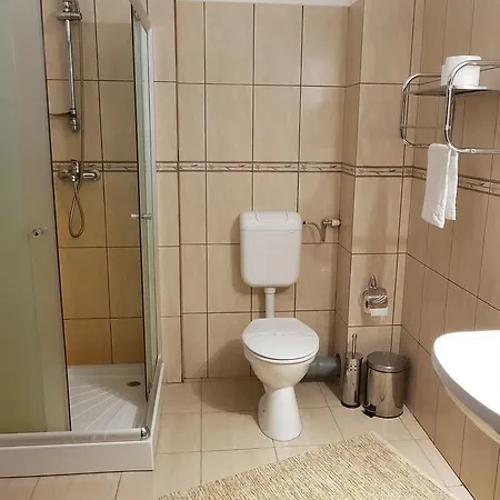 招待所 Golden Moments *