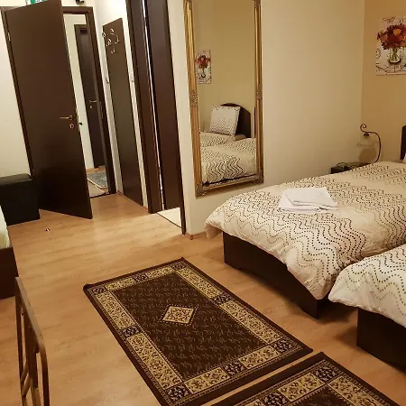 招待所 Golden Moments